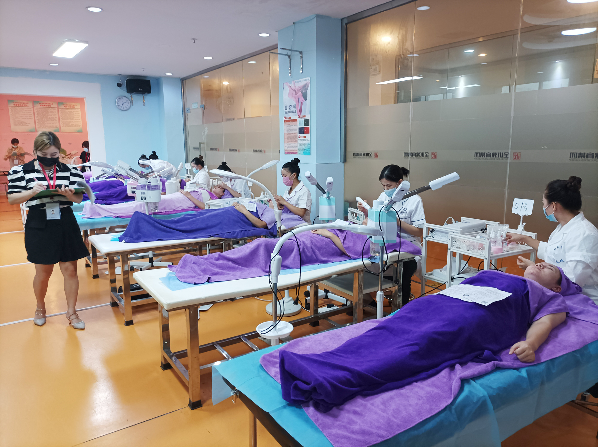 广东省华大美容师等级证考试 广东省华大美容师等级证考试